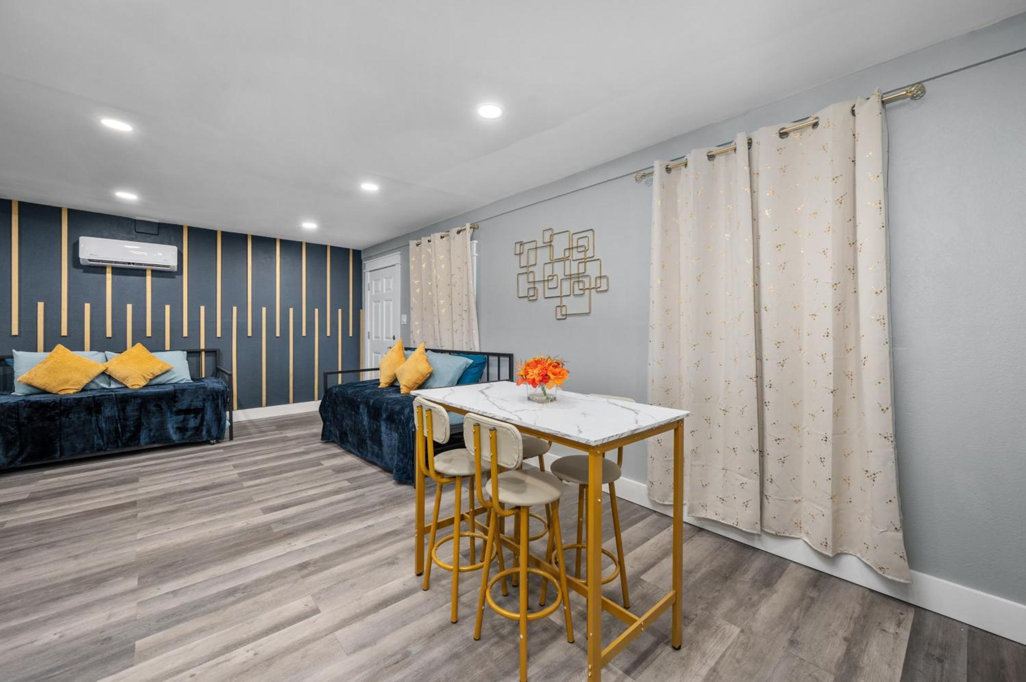 Modern 2Br City Center Getaway With Free Park Houston Exterior foto